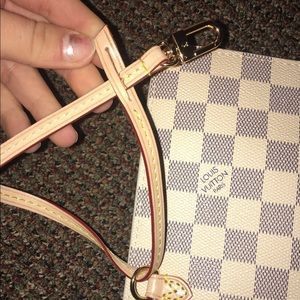 LV damier azur pouchette